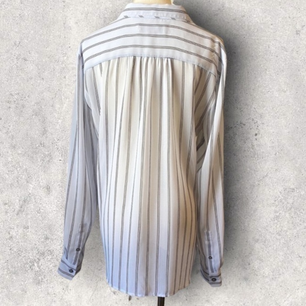 •Loft• Women’s stripped design button up‎ blouse - Picture 4 of 7